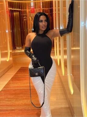 🆕 BOUTIQUE Black & White Halter Cutout Jumpsuit